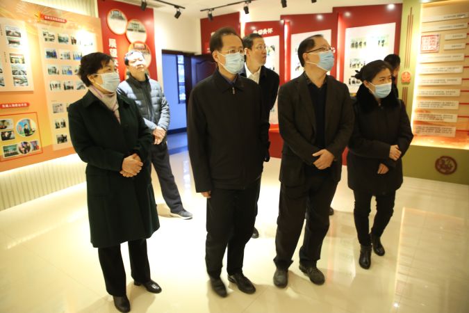 高院审判委员会专职委员姜树政一行,在市法院党组副书记,副院长薄其红